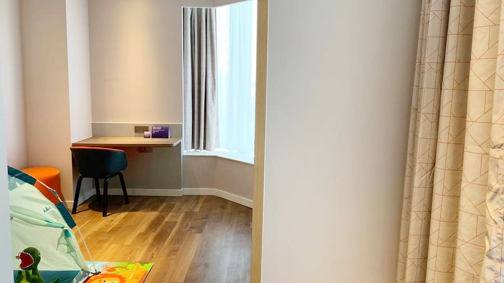 Holiday Inn Express Linyi West 30/82