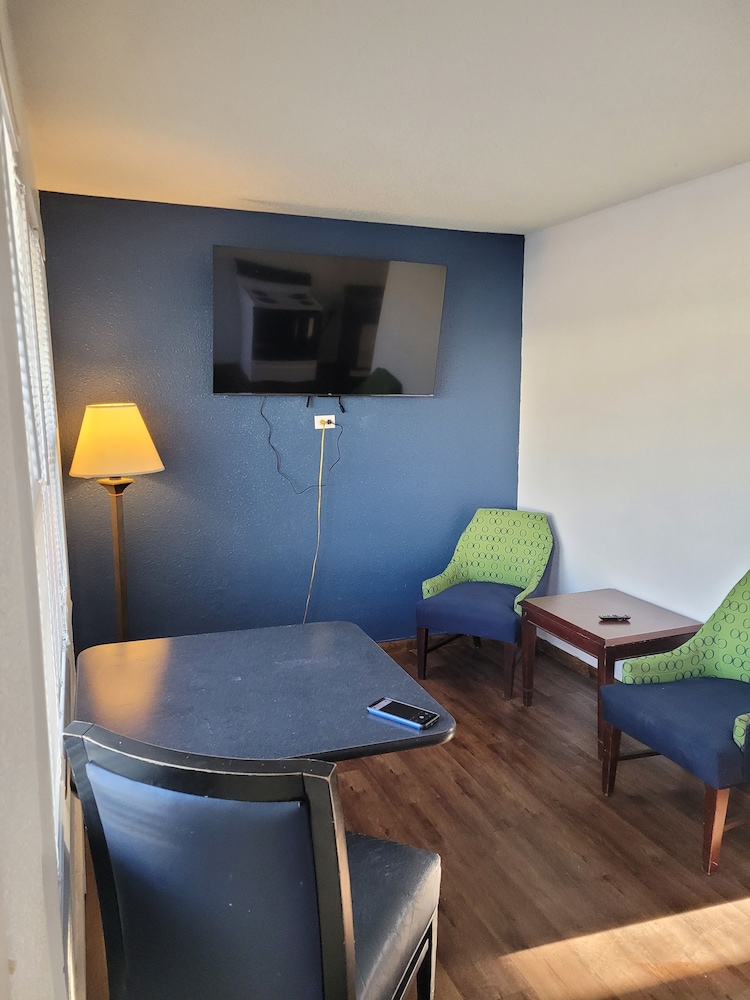 T-59 Motel Thief River Falls 24/34