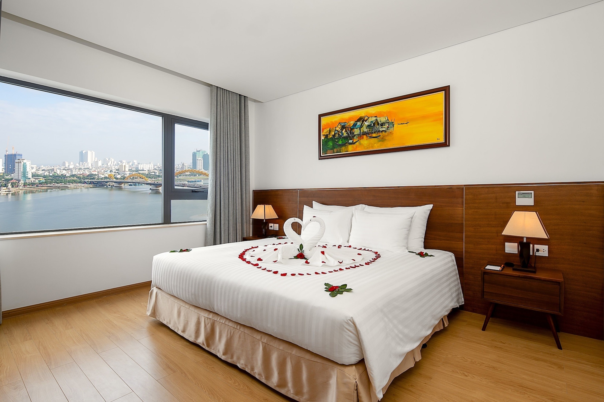 SENIOR, SUITE, KING BED