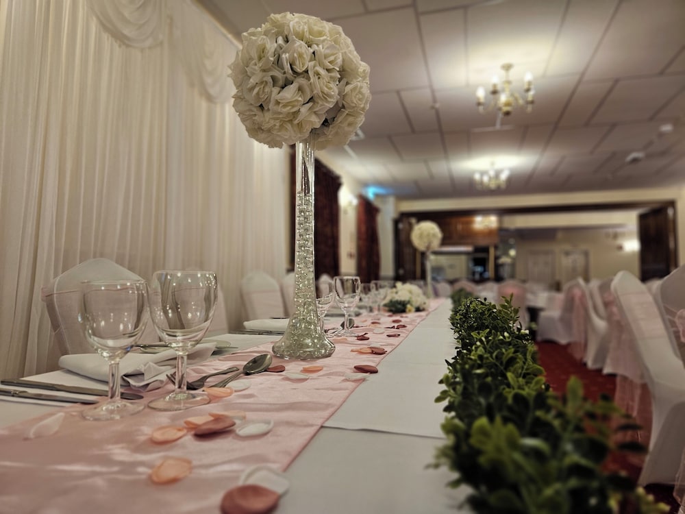 MARSH FARM HOTEL 42/50