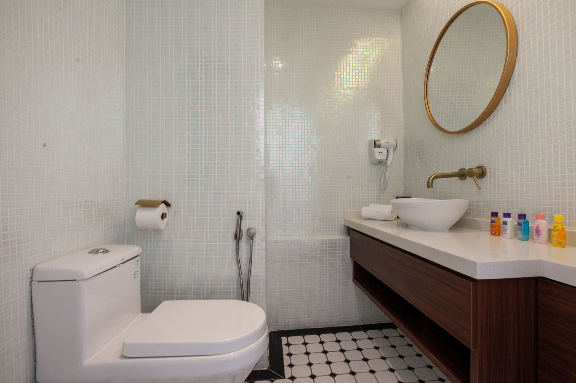 غرفة بريميوم بسرير كوين، White Mansion Hotel 5/6