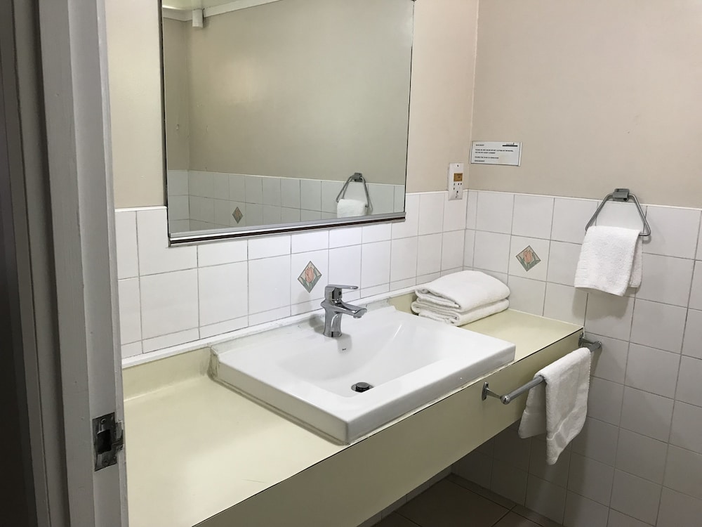 ASCOT EPSOM MOTEL 10/36