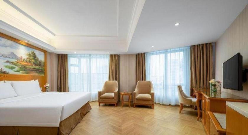 Vienna Hotel (Shenzhen Longhua Dalang Clothing Base) 21/54