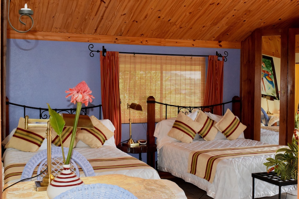 Guayabo Lodge 36/60