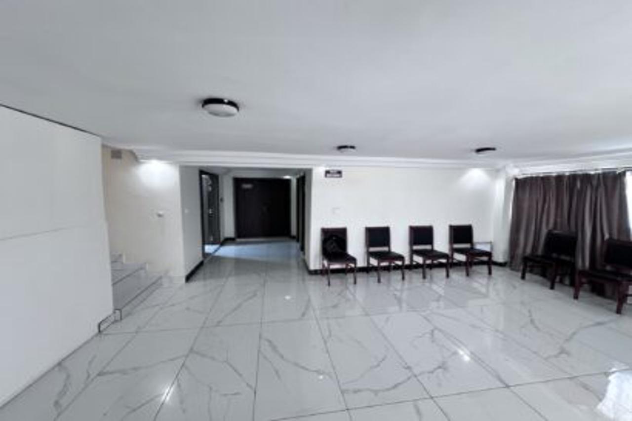 Melia's Hotel 20/22