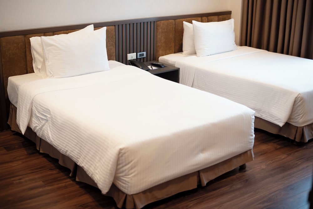 DELUXE, TWIN BEDS