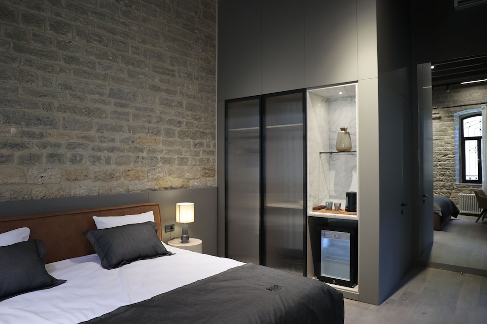 DELUXE, DOUBLE BED