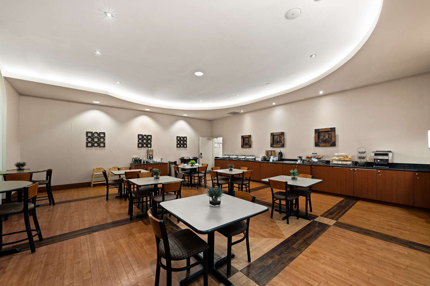 Best Western Plus Orangeville Inn and Suites 13/15