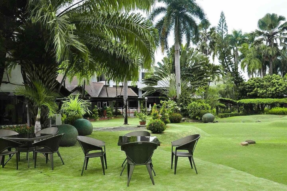 The Ritz Hotel At Garden Oases 27/33