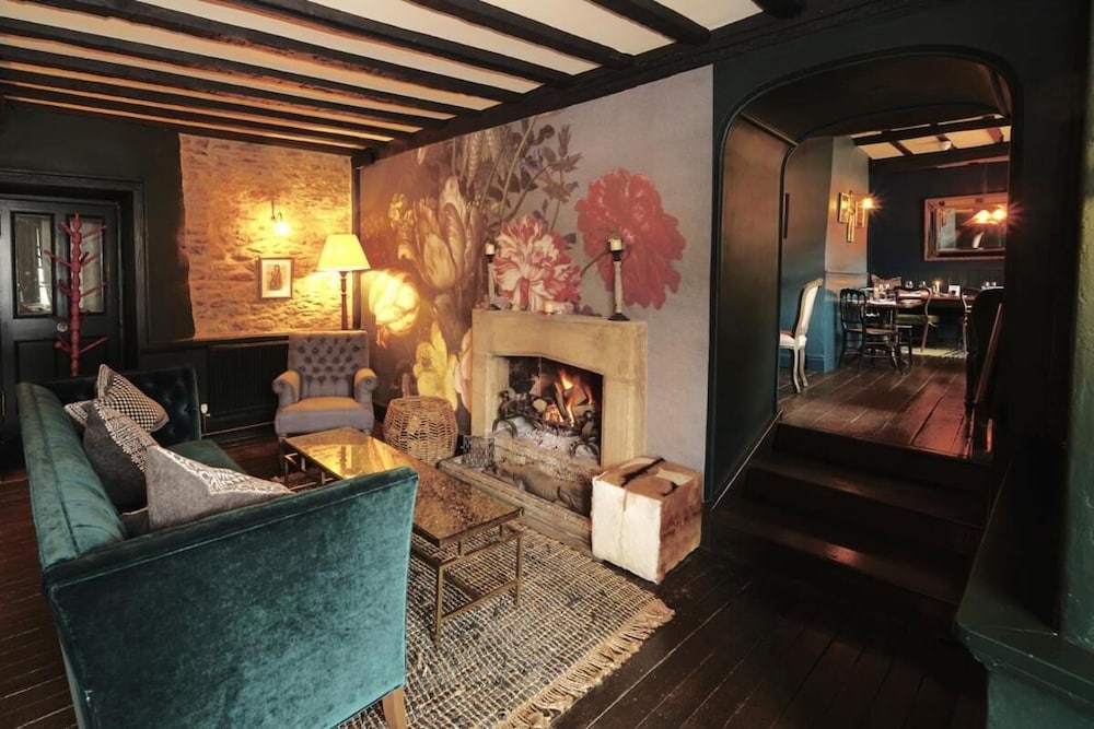 The Bull Hotel 33/47