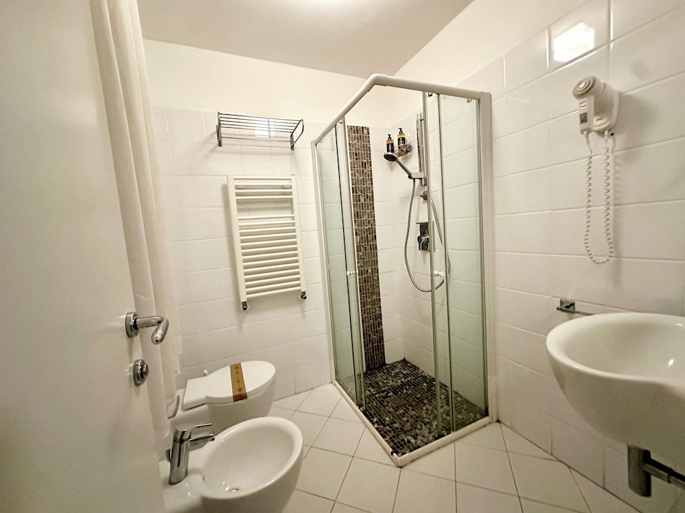 HOTEL MIRAMARE 69/70