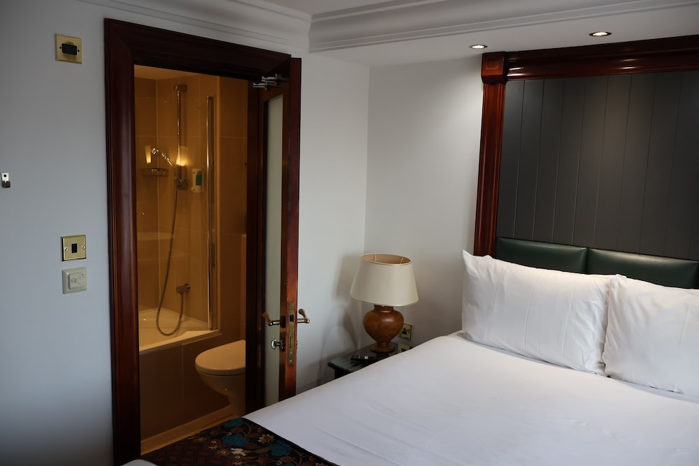 Standard, Double Bed, Front View