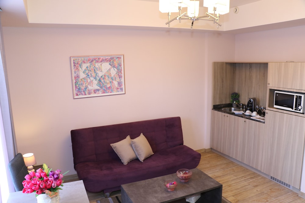 HOtello Guest Suites 19/28