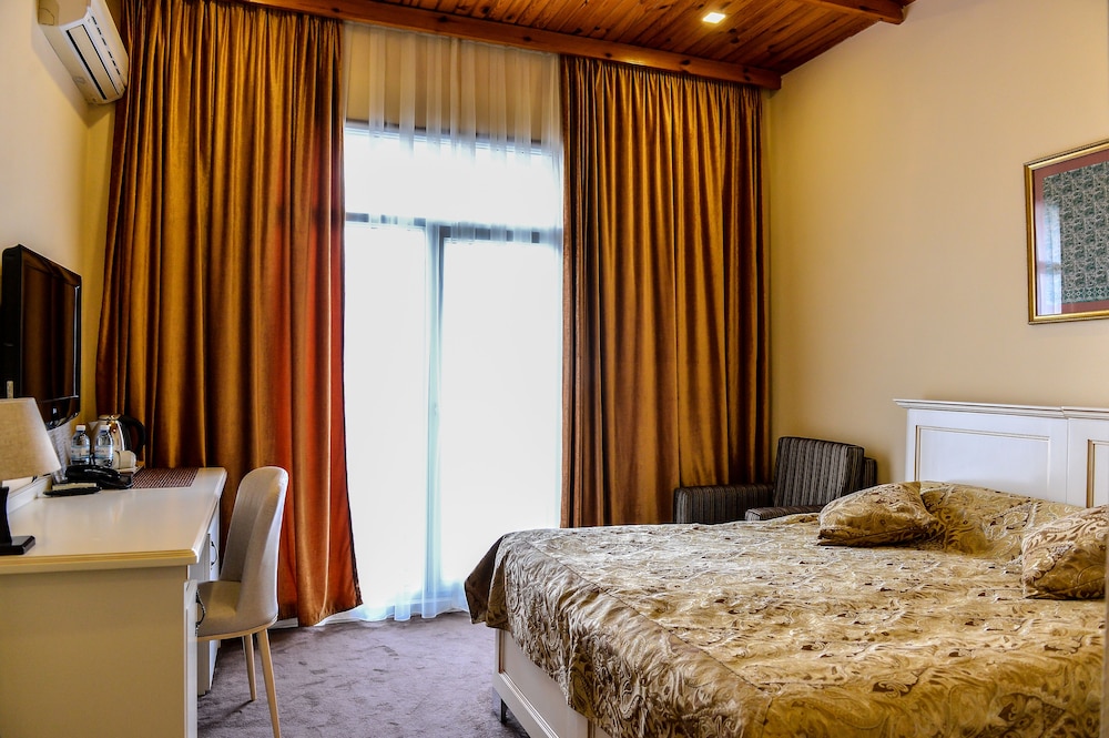 East Legend Hotel 12/50