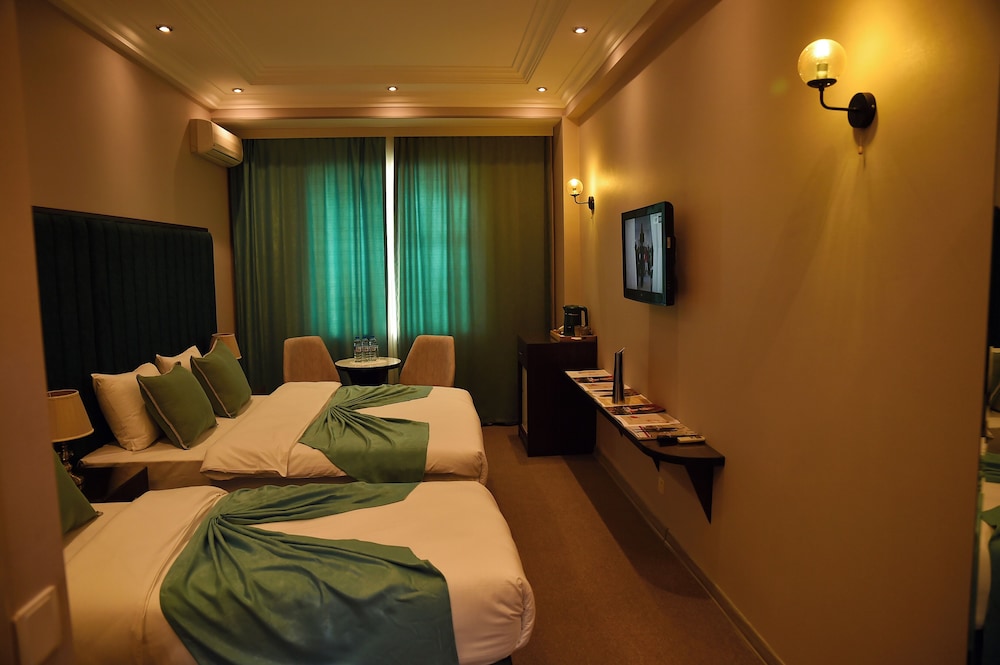 Karat Inn 23/50