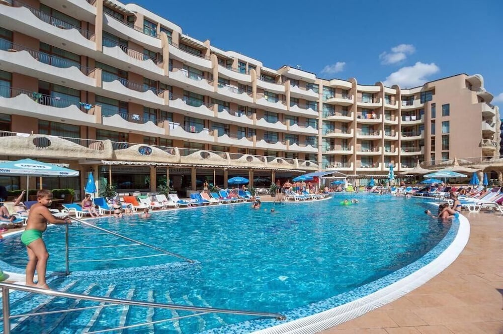 Grenada Apartments 48/51