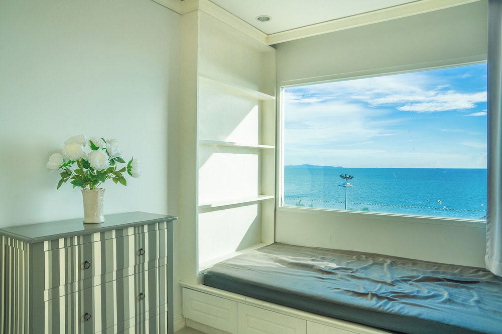 Welcome World Beachfront Resort 19/47