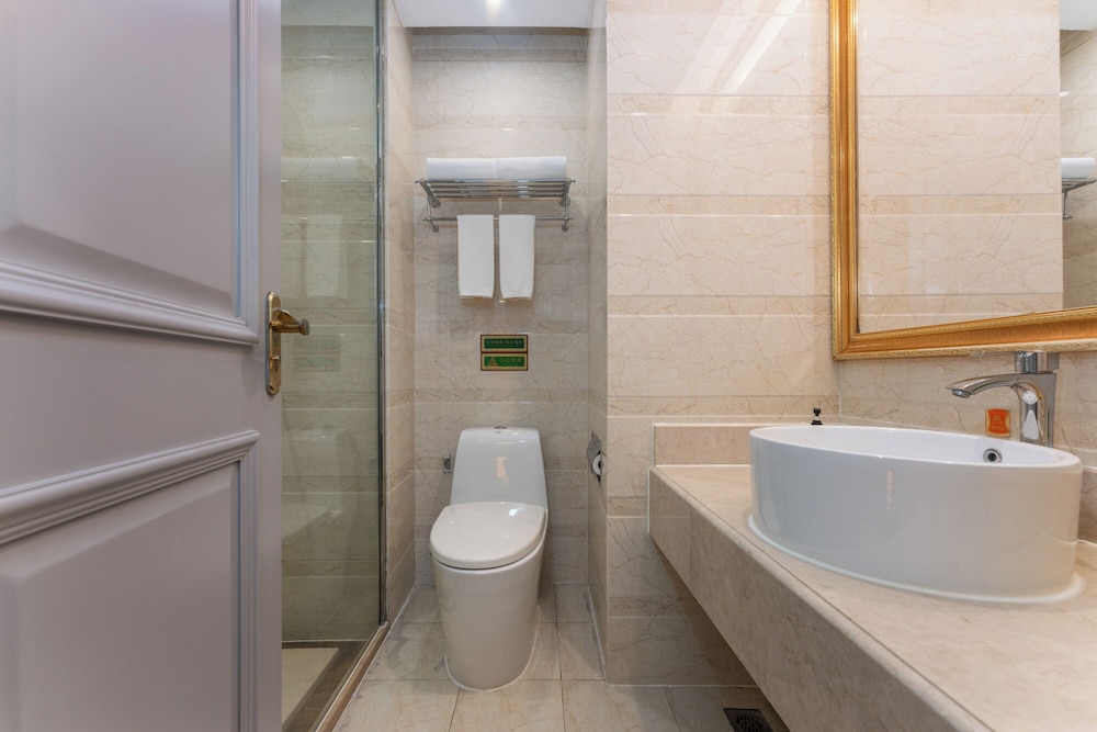 Vienna International Hotel (Shanghai Pudong International Airport Branch) 41/49
