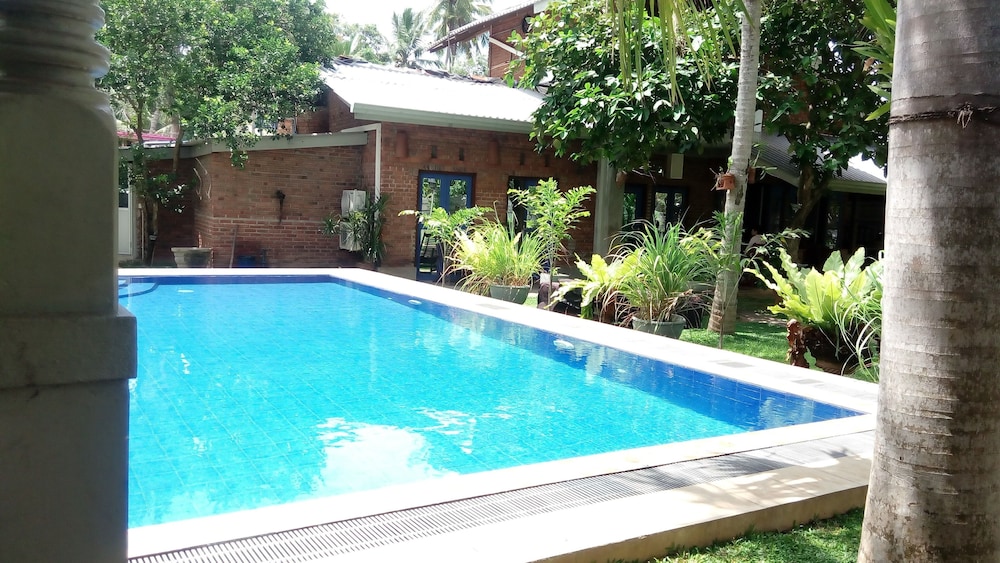 Pavana Hotel 60/63