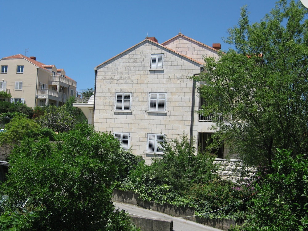 HOTEL APARTMENTS IVICA 44/50