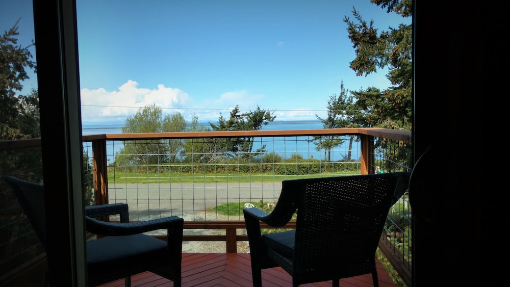 GreenHouse Inn by the Bay 47/62