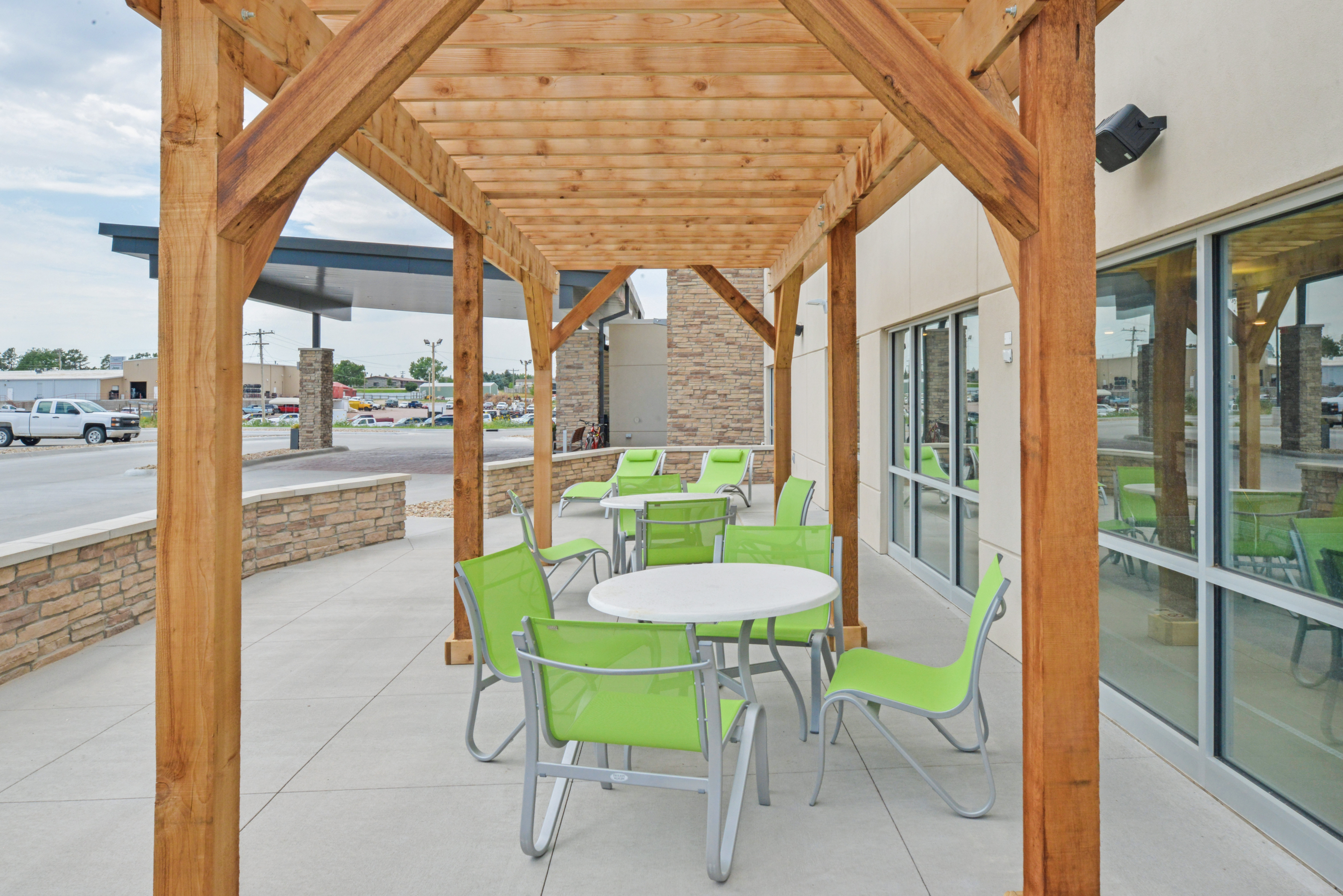 Holiday Inn Express Suites Chadron 73/76