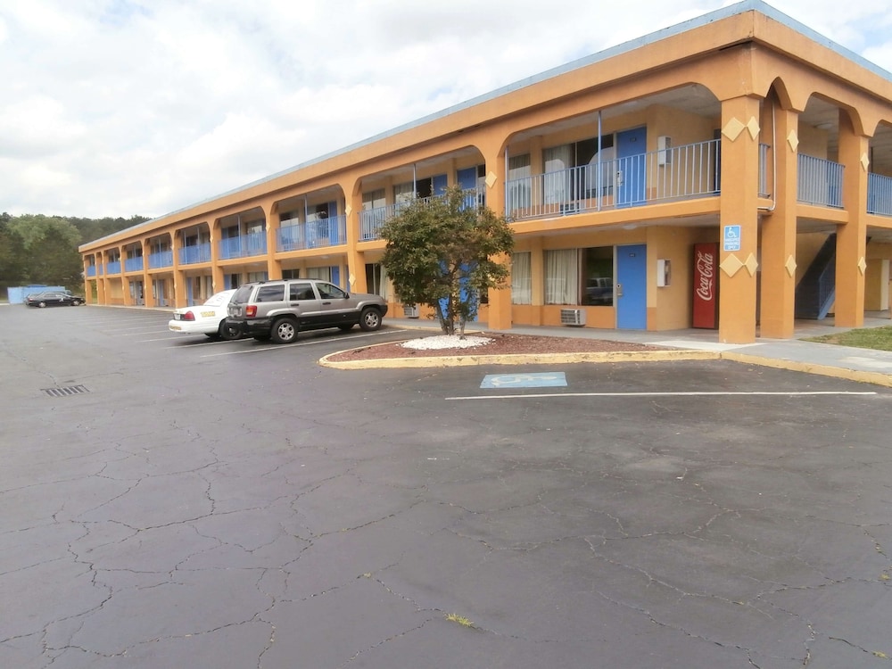 Country Hearth Inn and Suites Cartersville 1/34