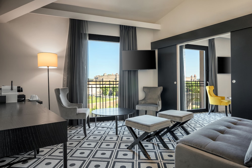 JUNIOR SUITE, KING BED, CITY VIEW