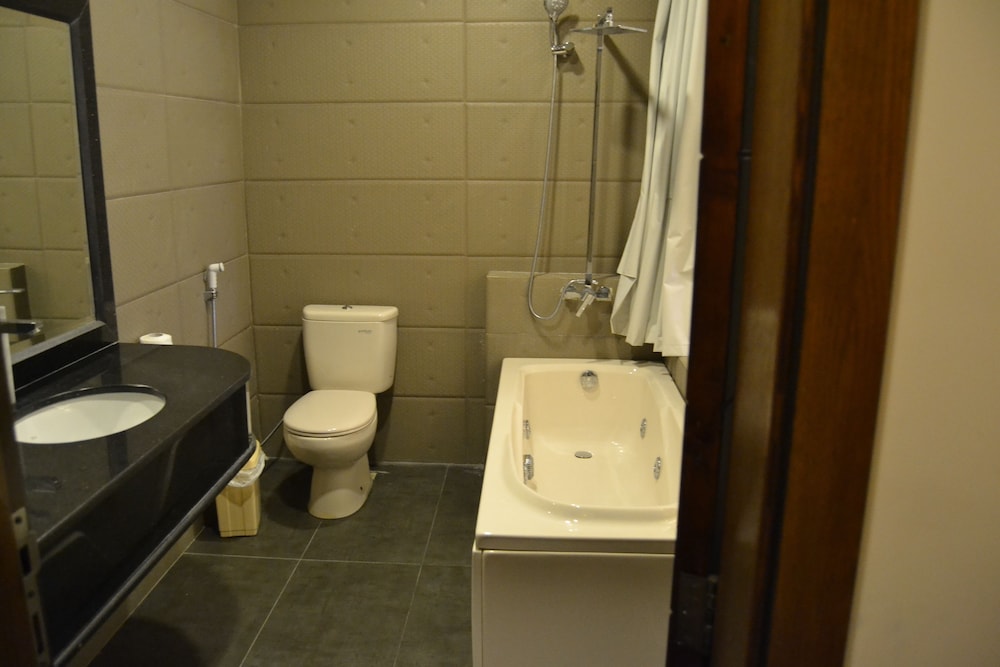 PLATINUM HOTEL 43/45