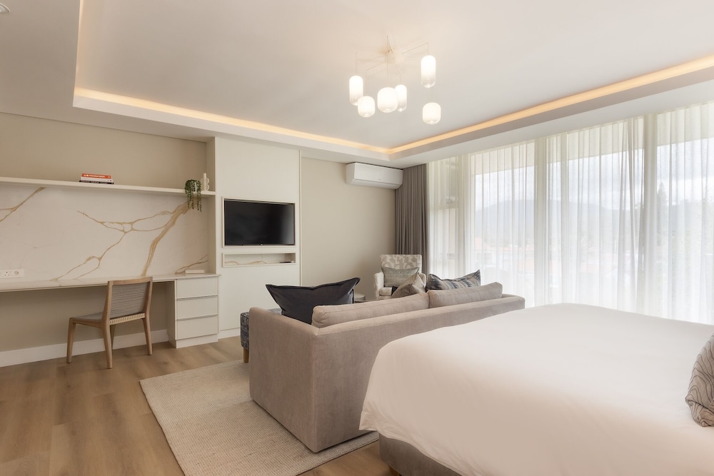 SUITE, SEA VIEW