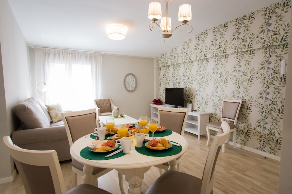 HOLIDAYS2MALAGA SUITES APARTMENTS 38/51