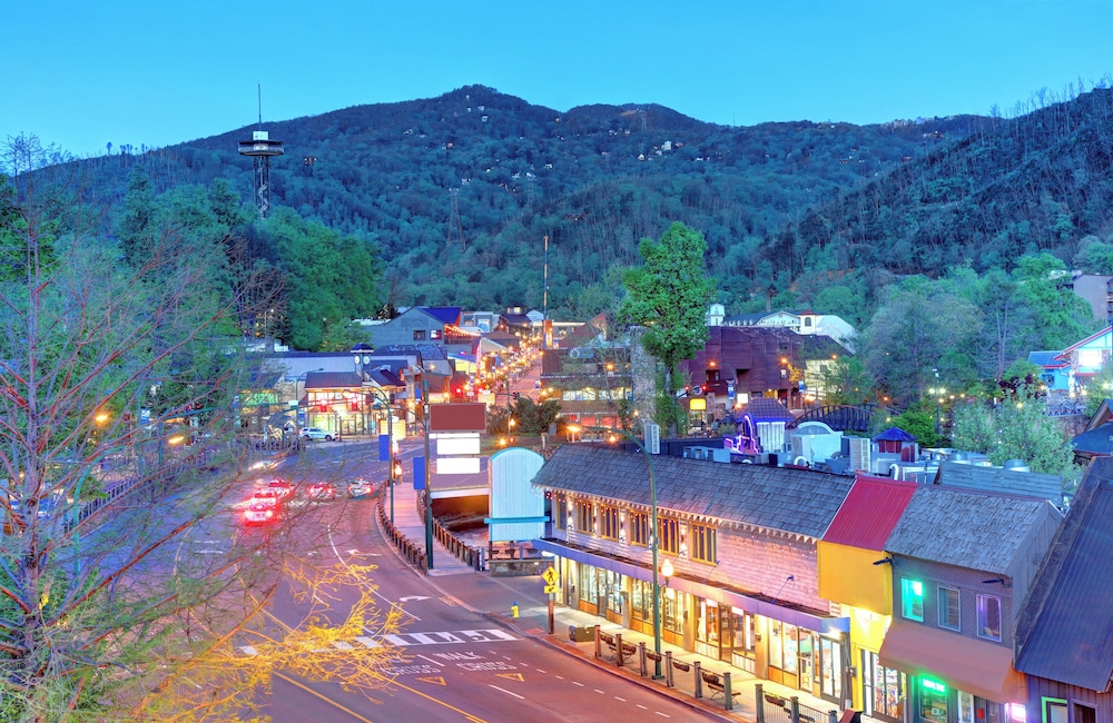 Hotel Indigo Gatlinburg Downtown by IHG 5/50