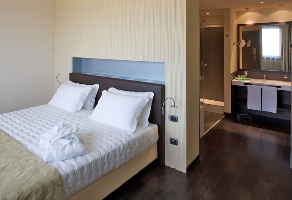 PRESIDENTIAL, SUITE