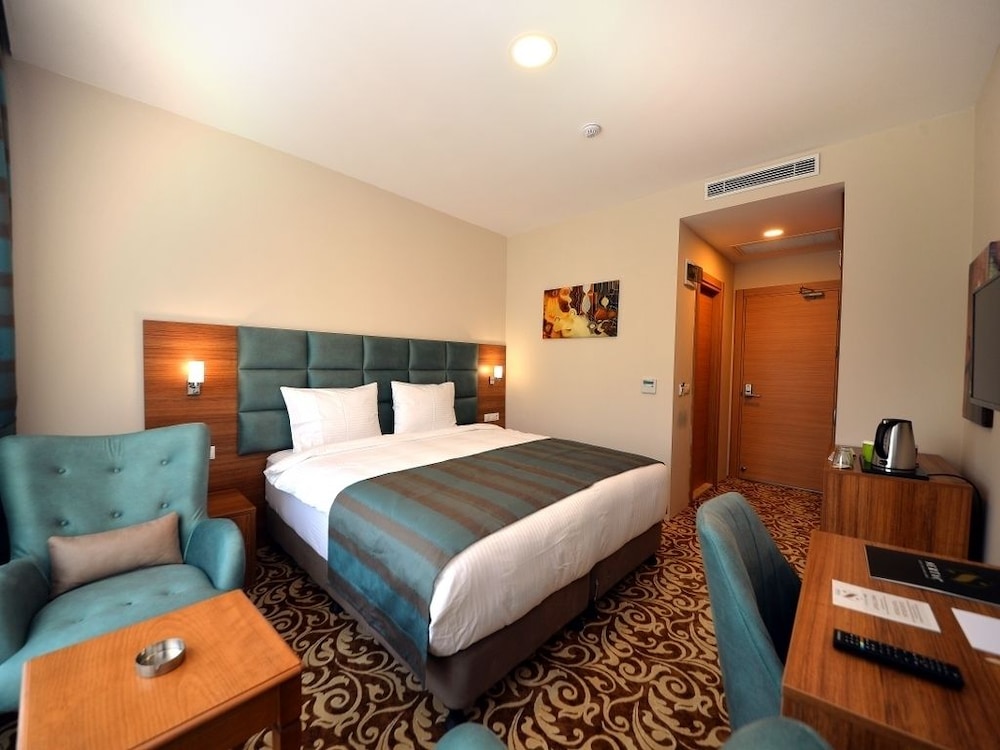 Sertac Hotel 8/30