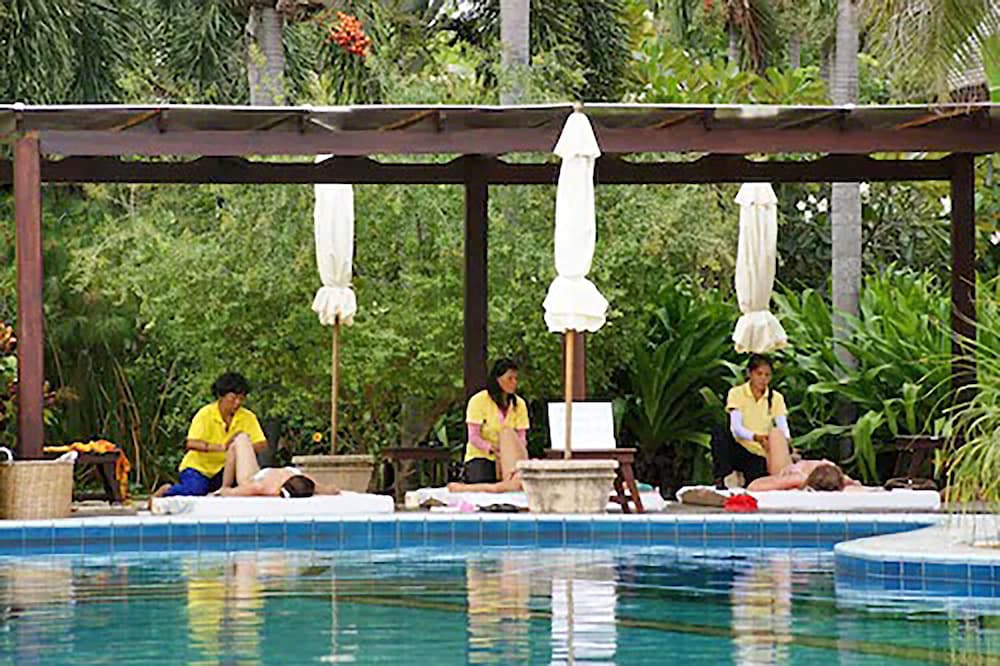 Botany Beach Resort 6/73