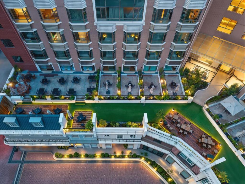 Vienna Hotel (Shenzhen Longhua Dalang Clothing Base) 1/54
