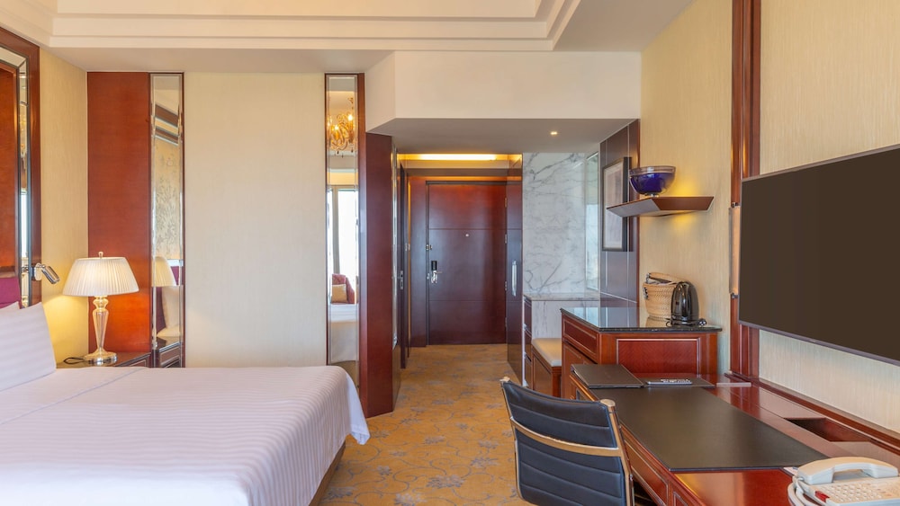 Shangri La Guangzhou 8/66