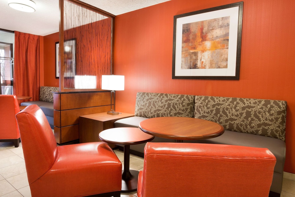 Drury Inn and Suites St Louis Airport 32/49