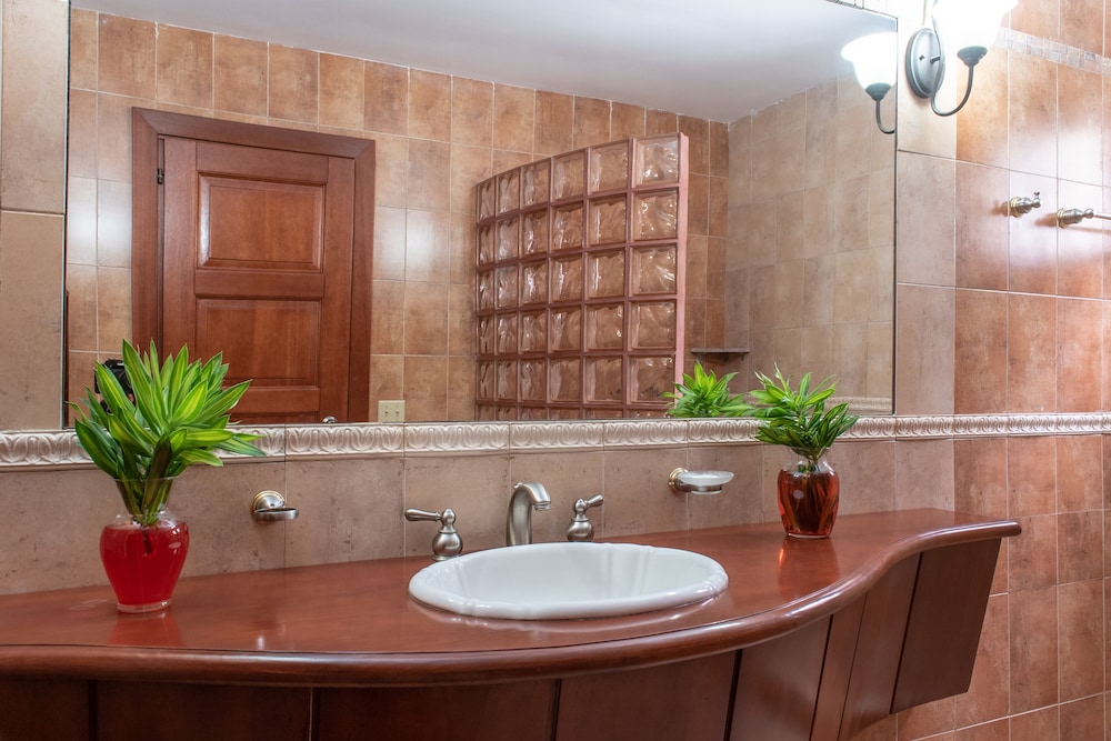 West Bay Colonial 26/58