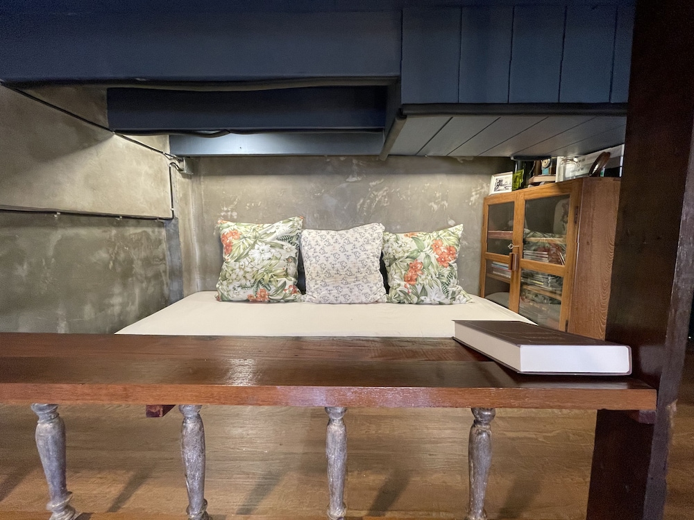 Central Old Town Cottage 4/50