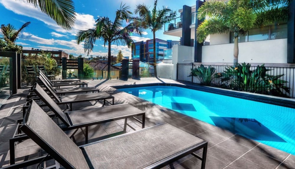 THE CHERMSIDE APARTMENTS 3/57