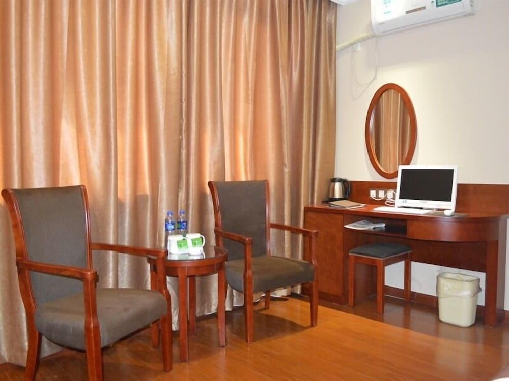 GreenTree Inn Anhui HeFei FeiDong County GuiWang Road LuZhou Medical School Business Hotel 40/50