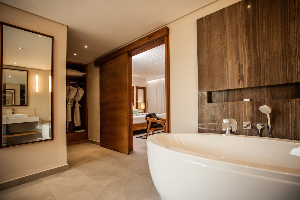 Paradis Beachcomber Golf Resort and Spa 23/65