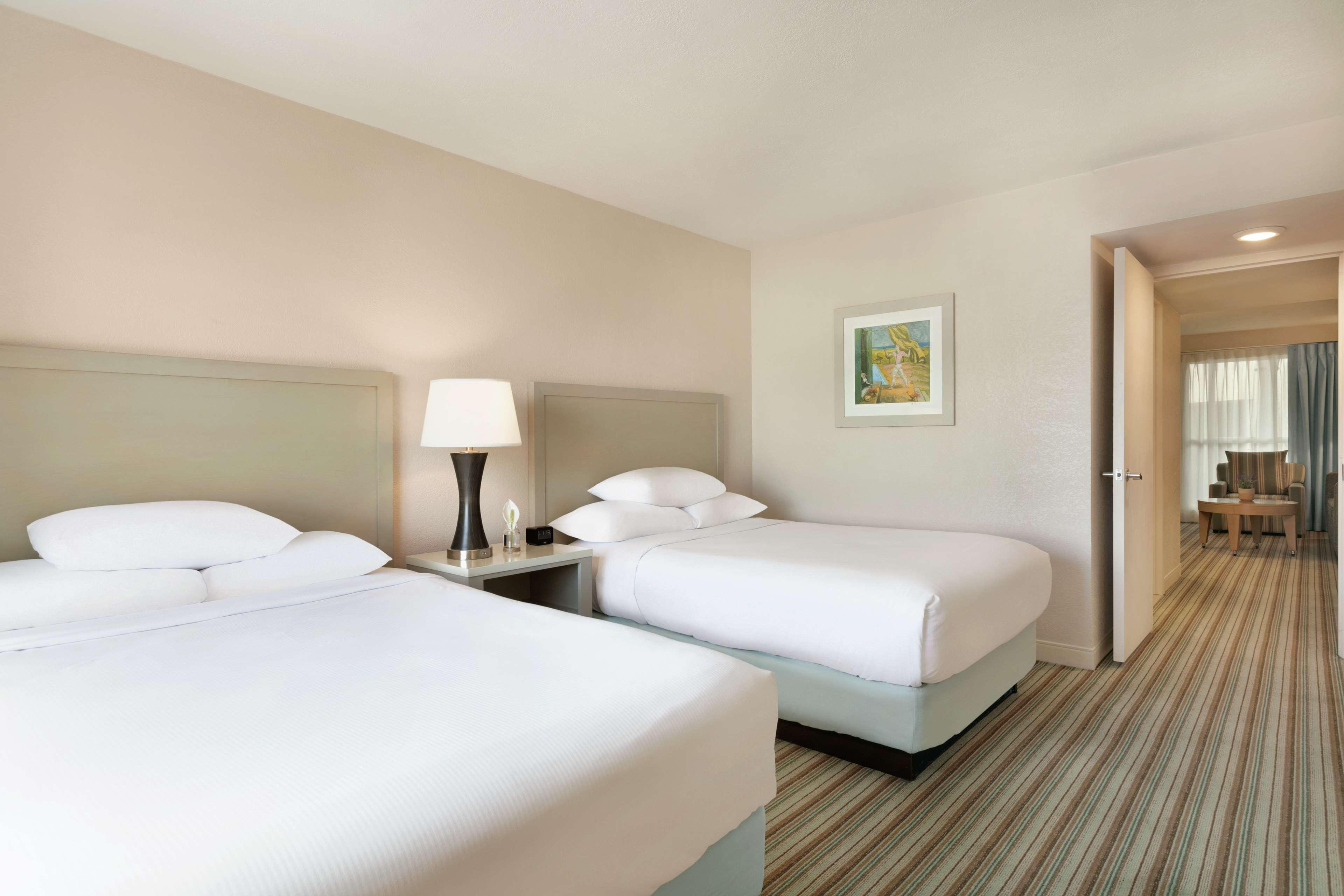 SUITE, 2 DOUBLE BEDS, HIGH FLOOR