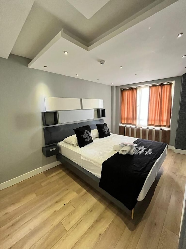 Corner Park Suites 15/50