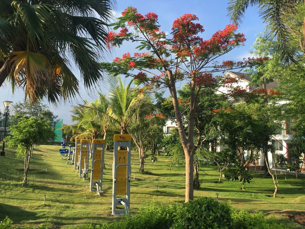Carmelina Beach Resort 69/78