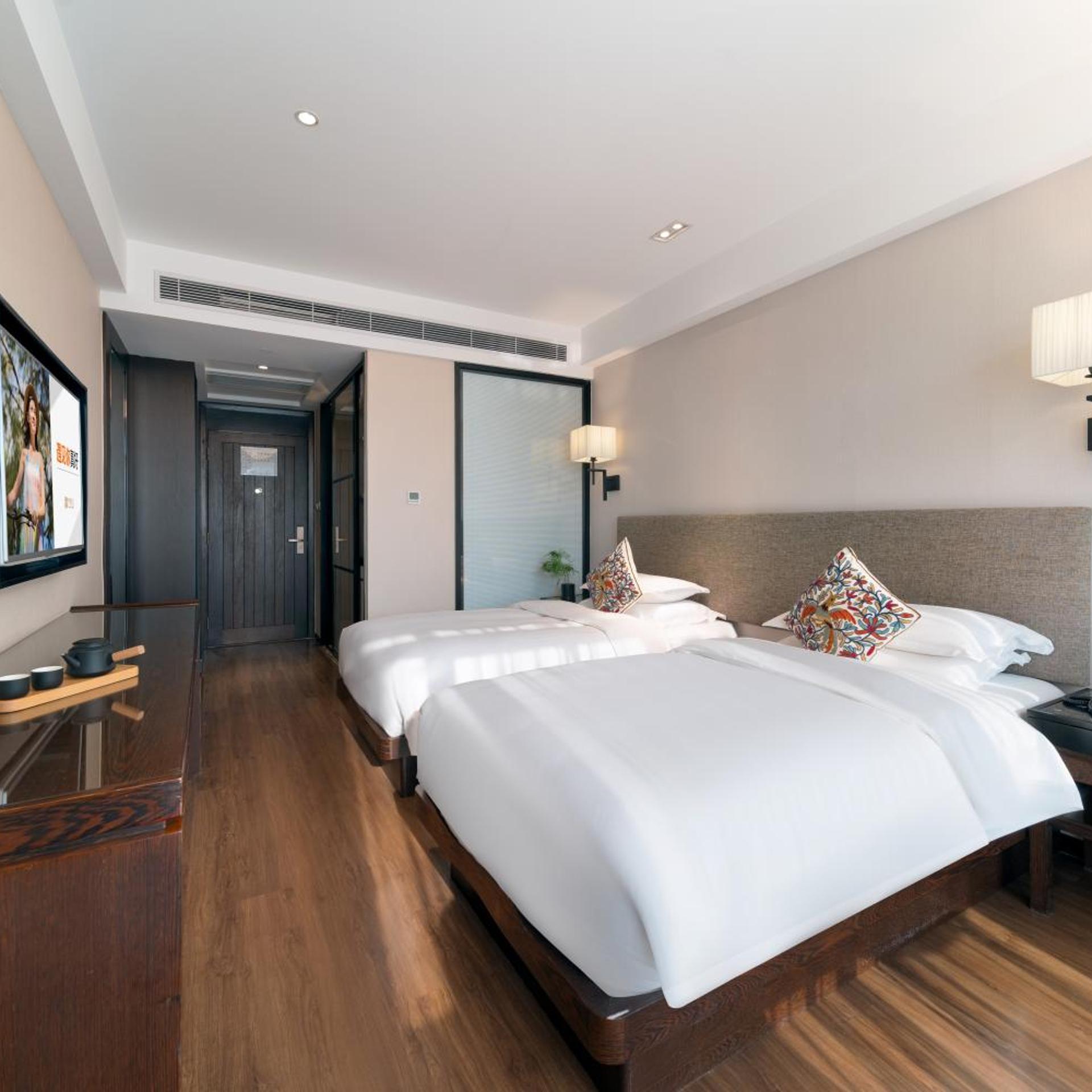 DELUXE ROOM TWIN BED