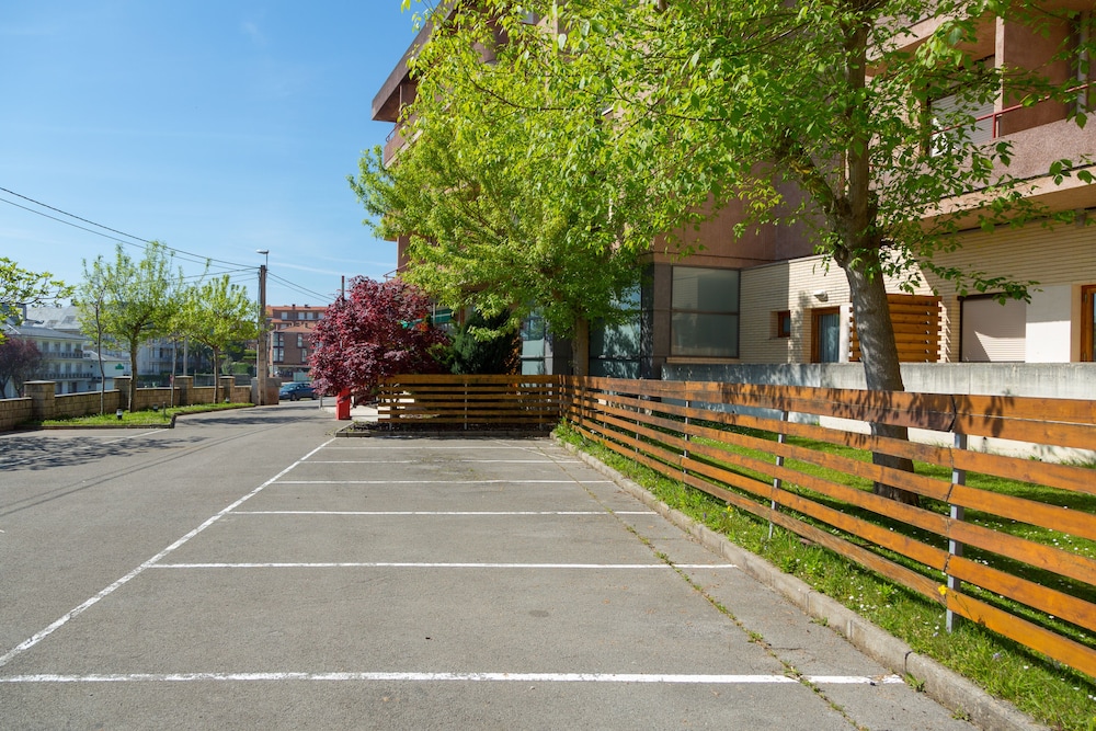 APARTAMENTOS LOS ARCES 55/65