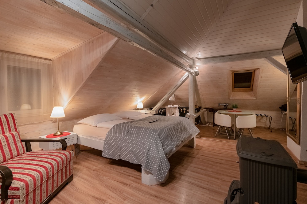 Rustic, Suite, 2 Queen Beds, City View