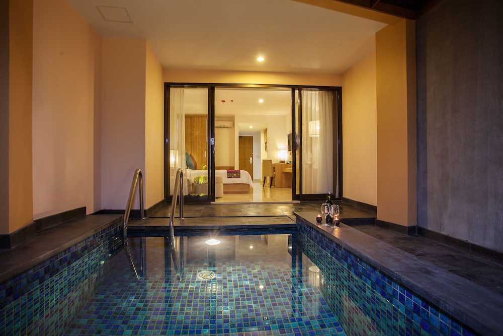Cross Vibe Paasha Atelier Bali Kuta 30/50